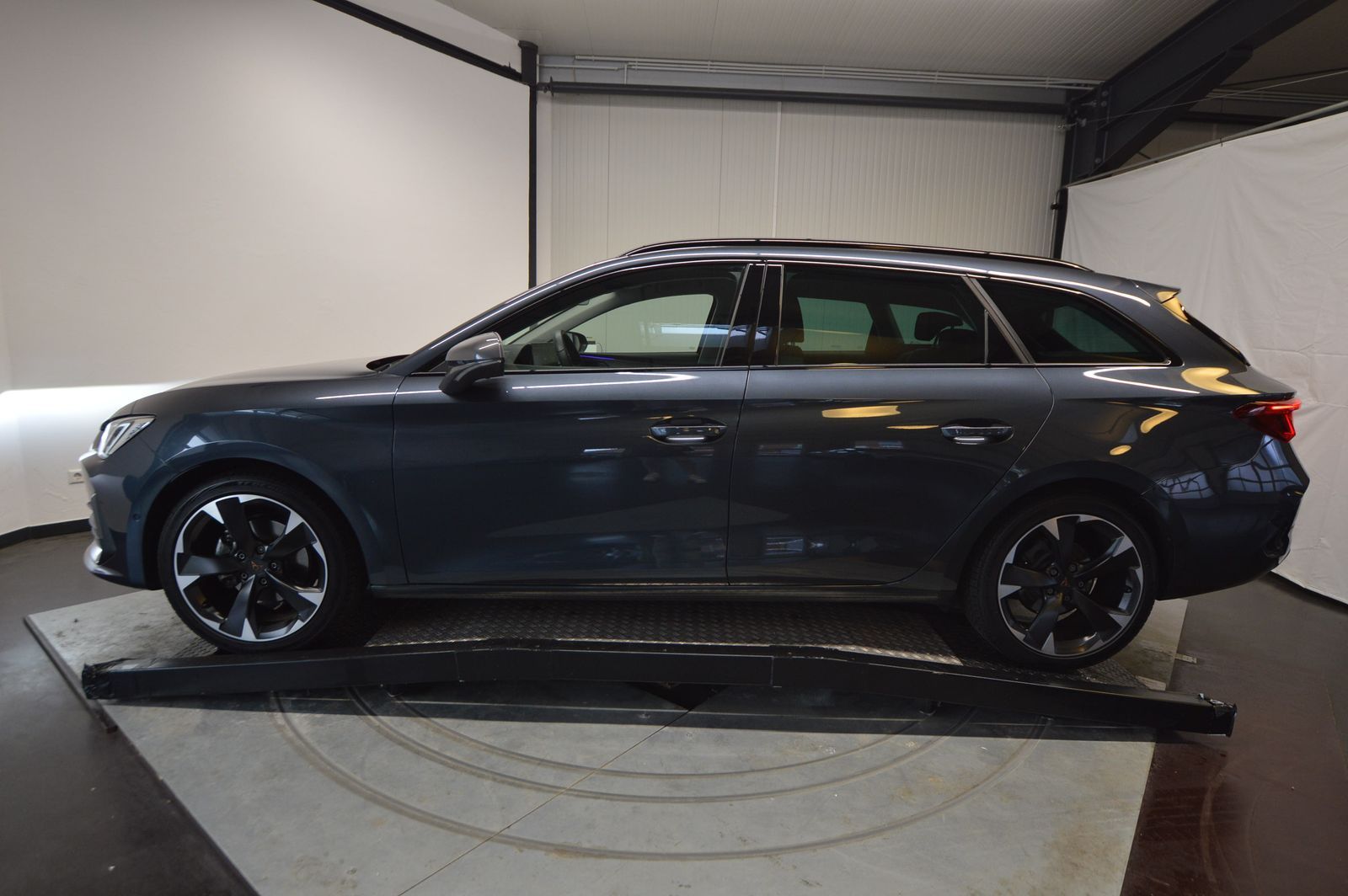 Cupra Leon Sportstourer 1.5 eTSI - Samsaru's Car Outlet