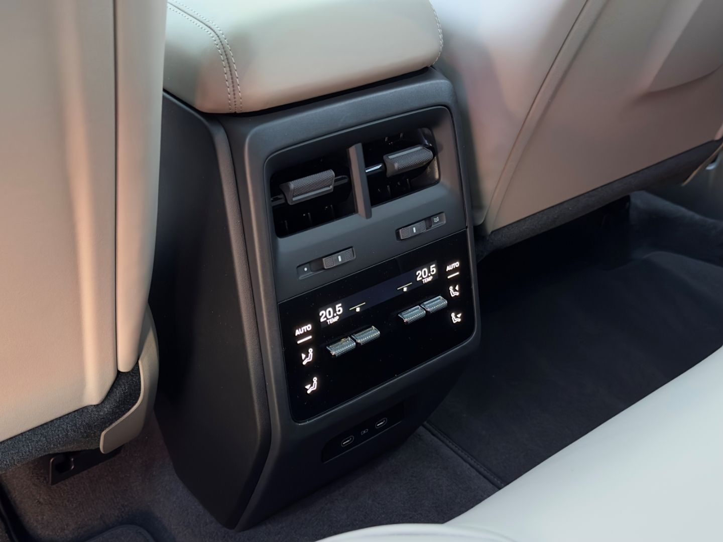 Porsche Macan 4 HUD KLIMASITZE PANO MATRIX BOSE KEYLESS