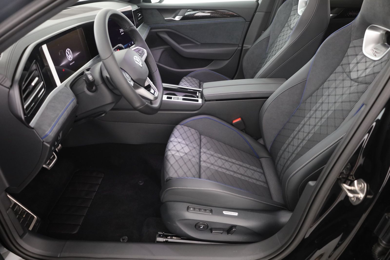 Volkswagen Passat Variant R-Line 2.0 TSI DSG Matrix Pano AH