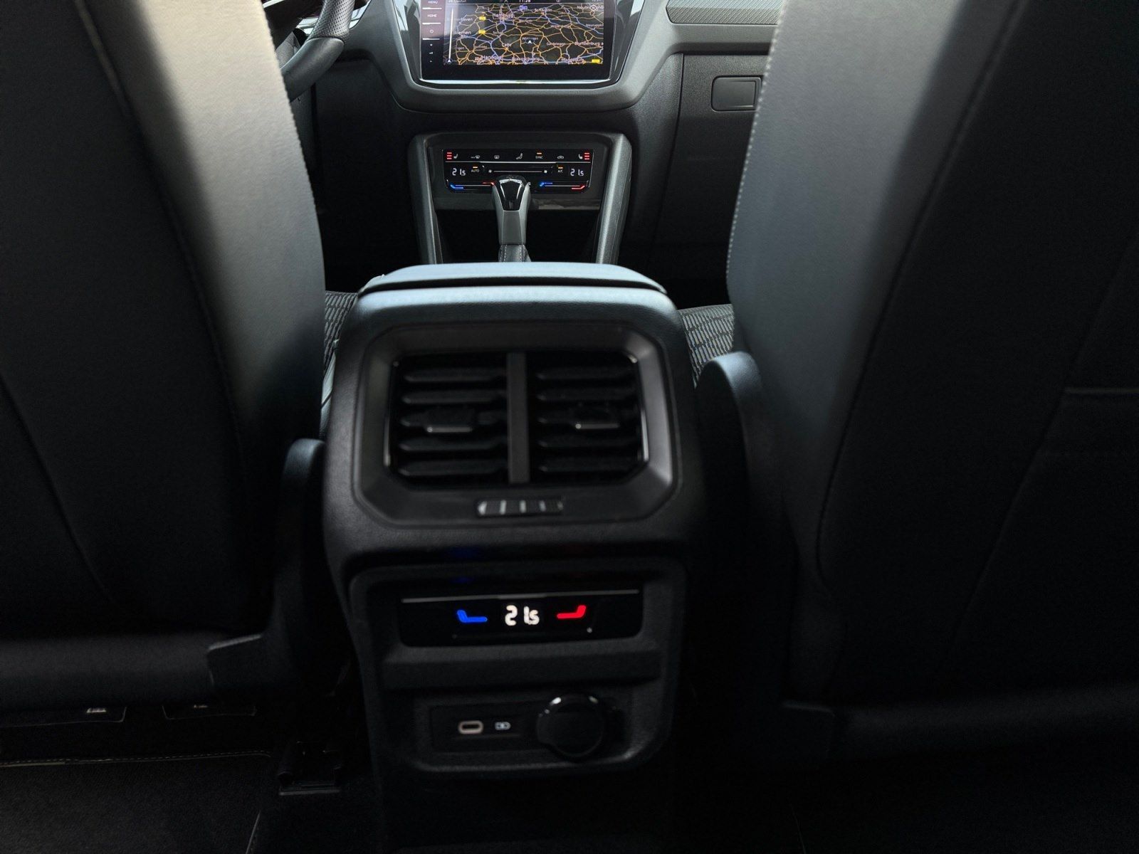 Volkswagen Tiguan 2.0 TDI DSG R-Line 4M NAVI/PANO/AHK