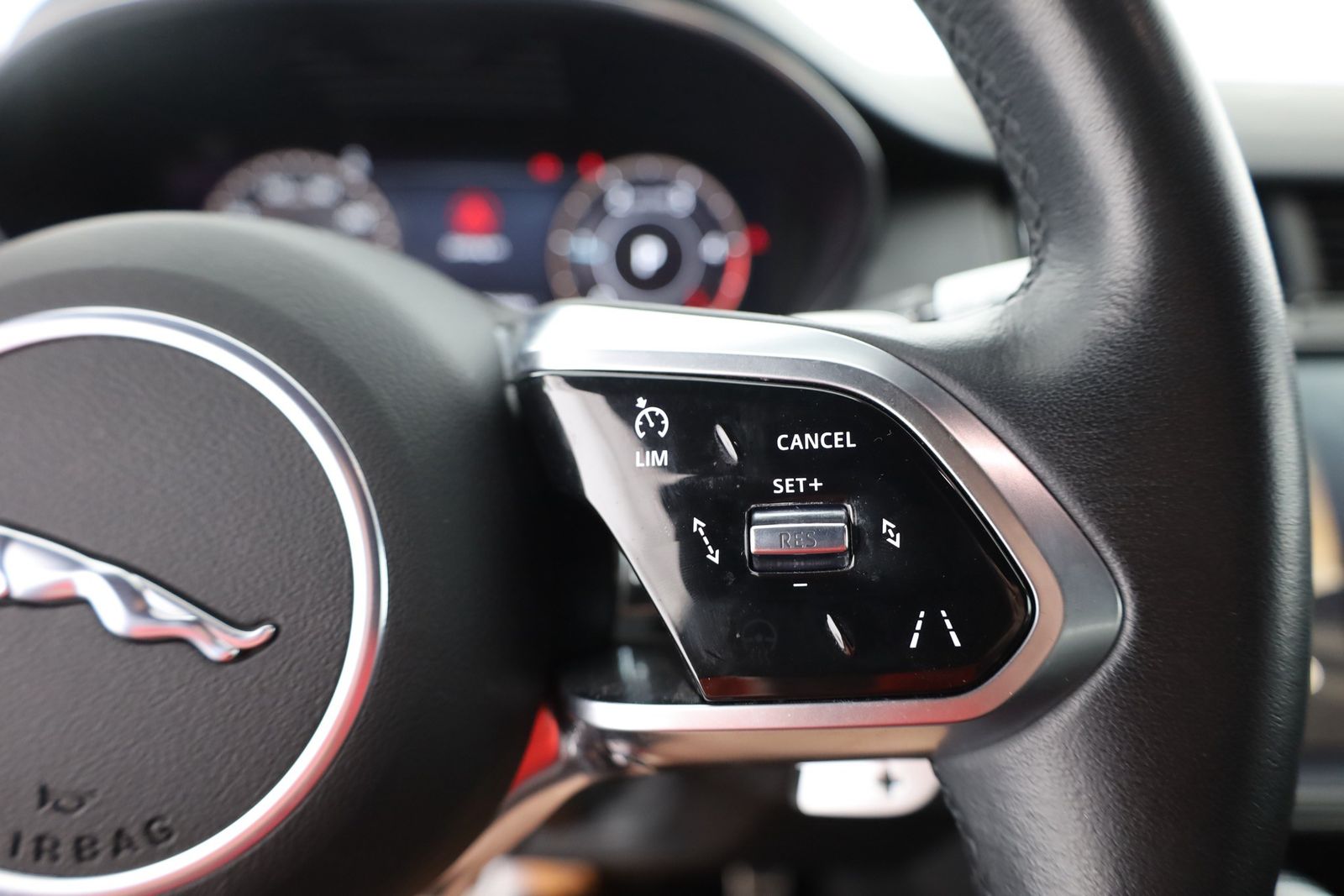 Jaguar E-PACE 2.0 Aut. AWD LED Panorama Memory 360° ACC