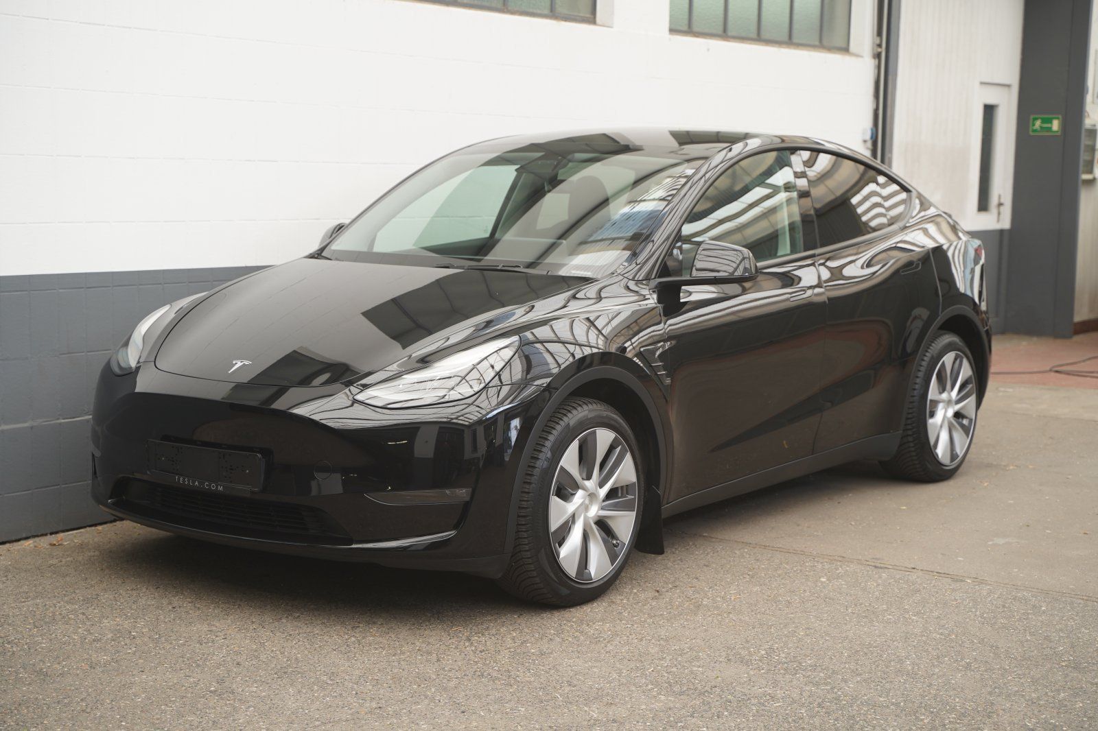 Tesla Model Y Long Range AWD *AHK*Mwst. ausweisbar*