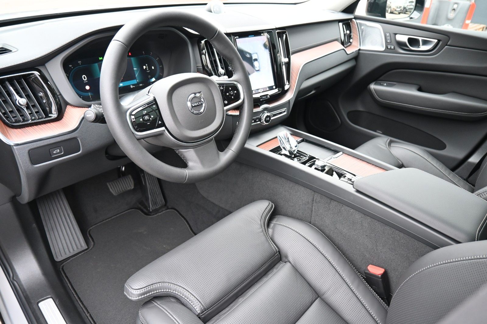 Volvo XC60 T8 RC AWD Ultra Dark*LUFT*360*ACC*AHK