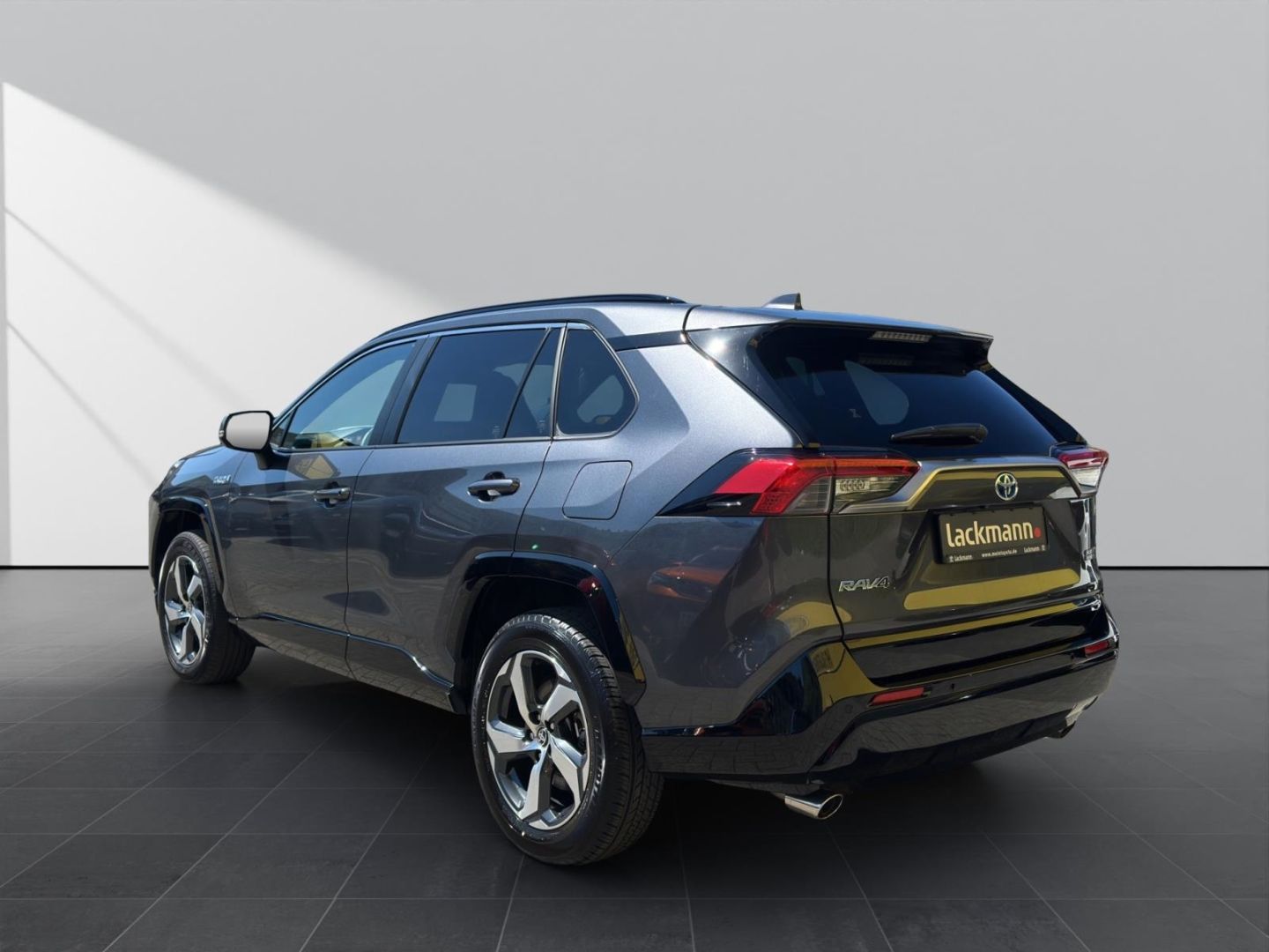 Toyota RAV 4 2.5 Plug-in Hybrid 4x4 - Samsaru's Car Outlet