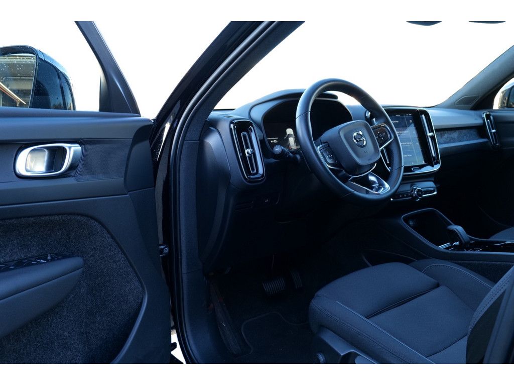 Volvo XC40 Plus Recharge Pure Electric 2WD