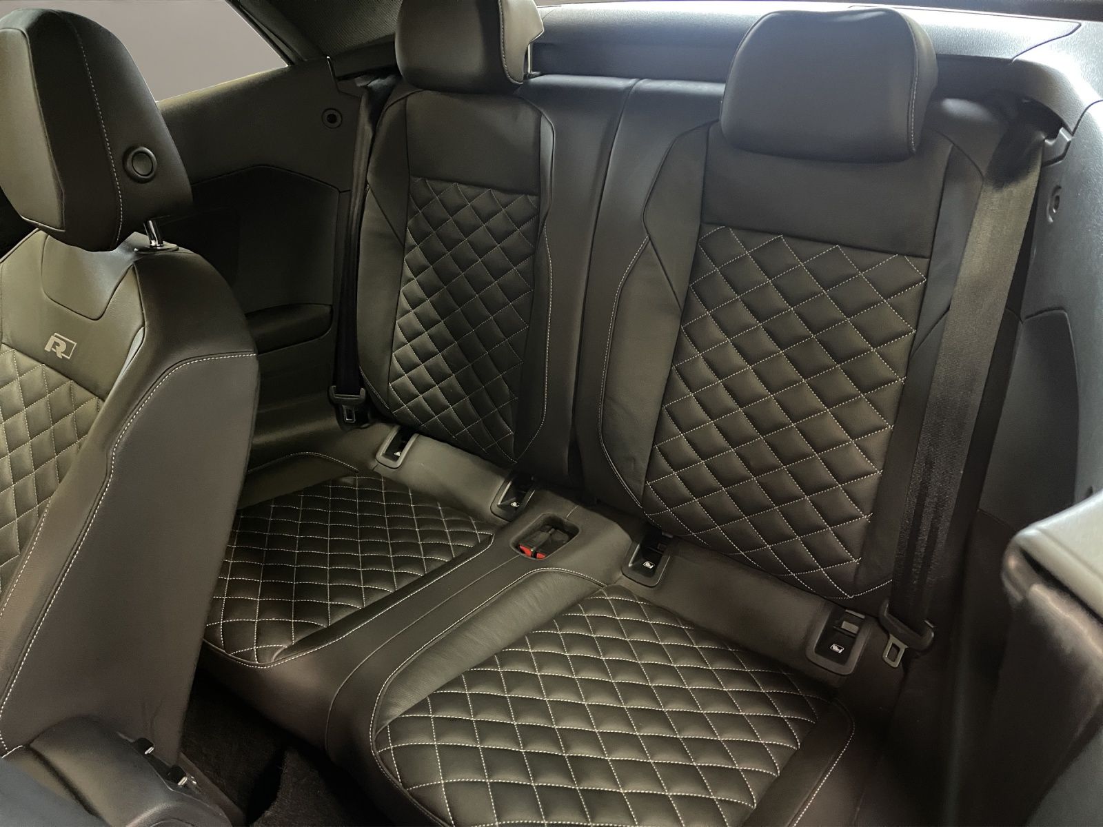 Volkswagen T-Roc R-Line - Samsaru's Car Outlet