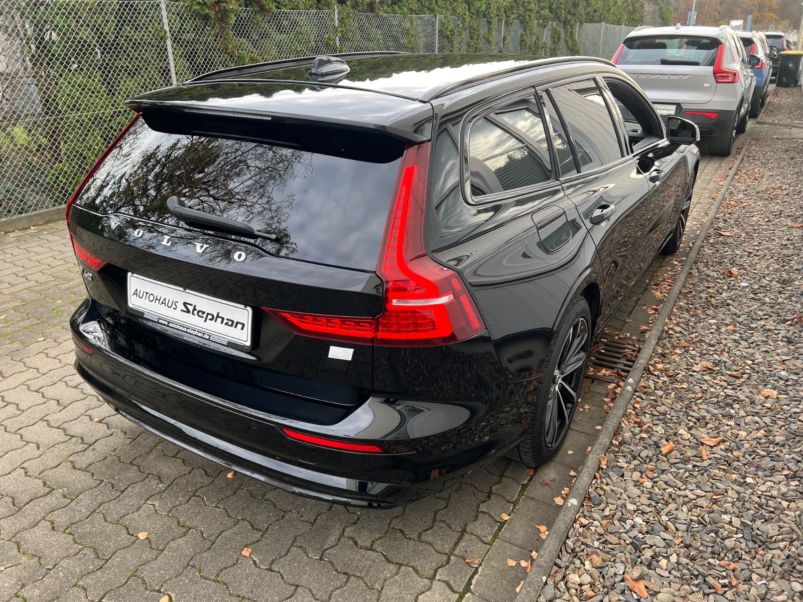Volvo V60 Recharge T6 AWD PLUS DARK AHK GARANTIE