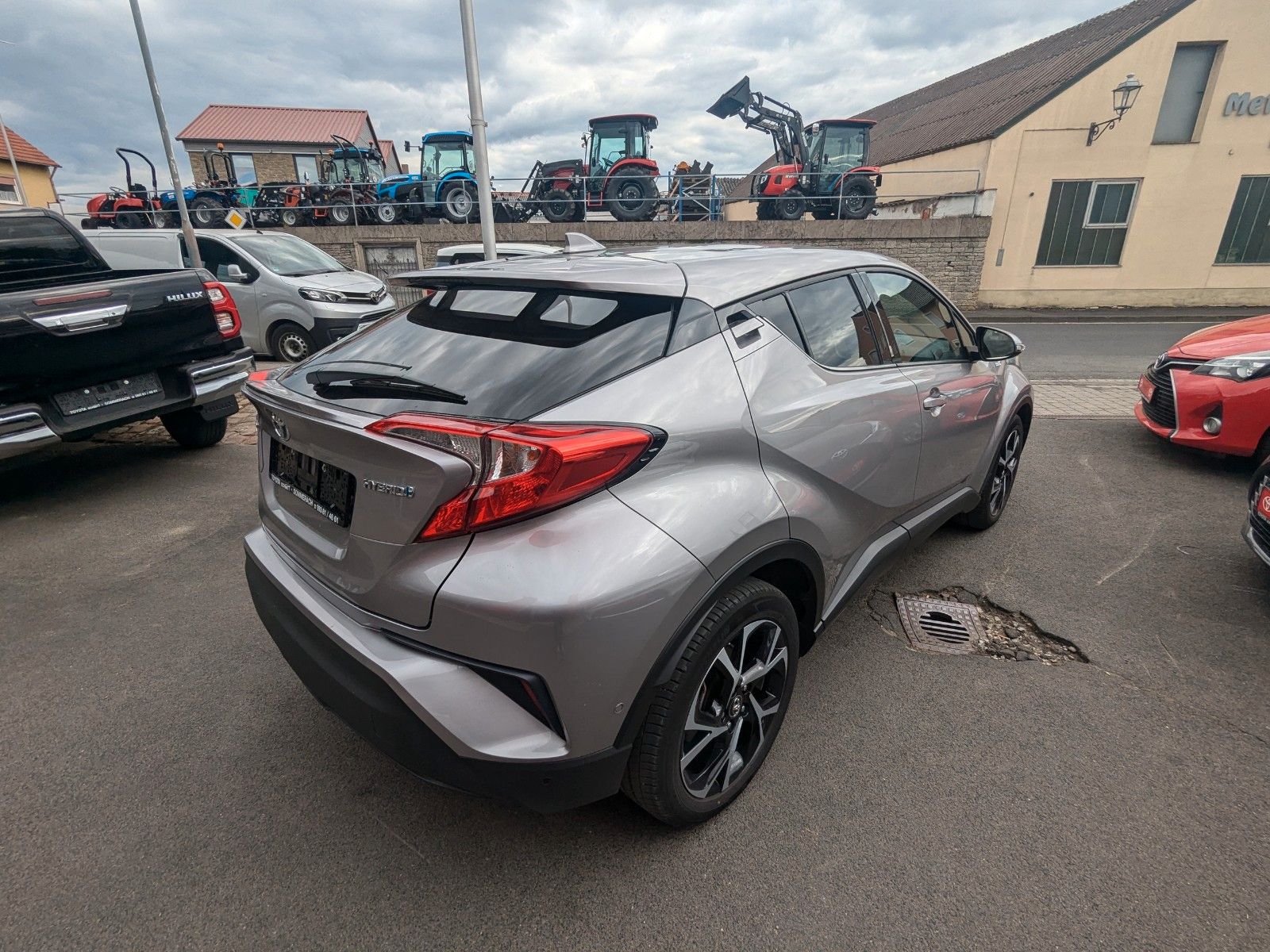 Toyota C-HR Hybrid Club - Samsaru's Car Outlet
