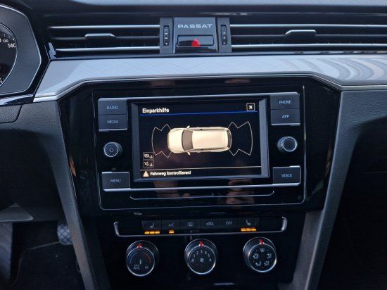 Volkswagen Passat Variant 1.6 TDI Business - Samsaru's Car Outlet