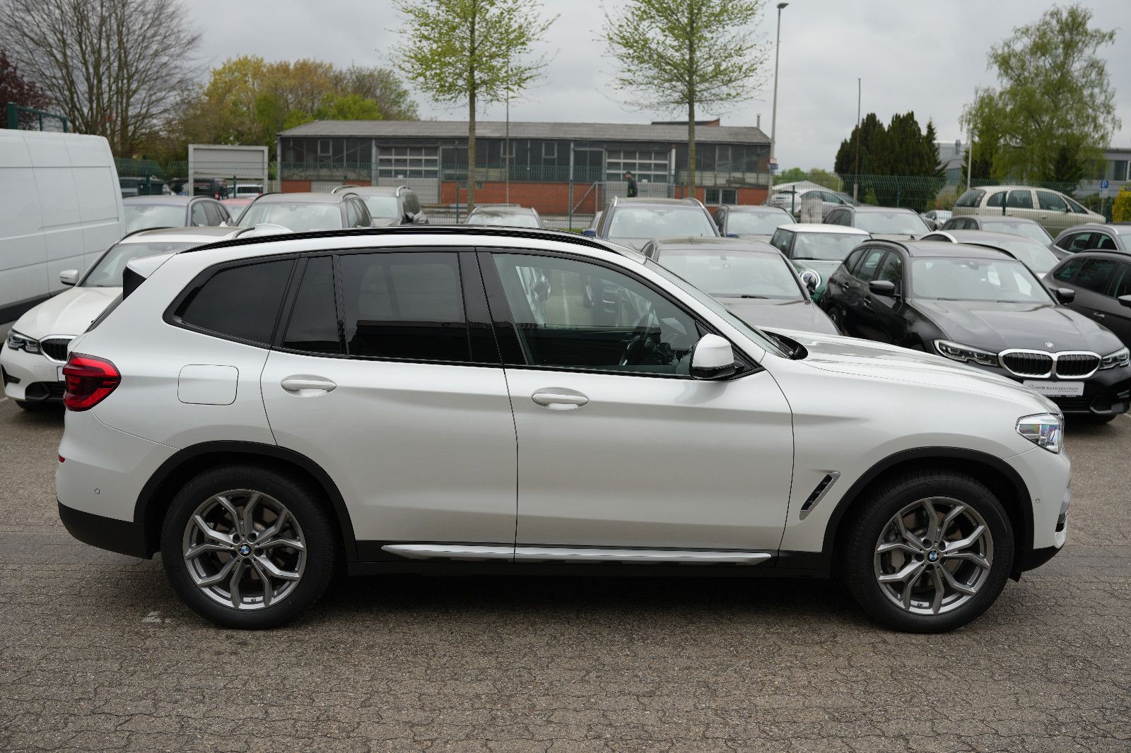 BMW X3 30e X Line xDrive*LED*AHK*PANO*NAV*HEADUP*