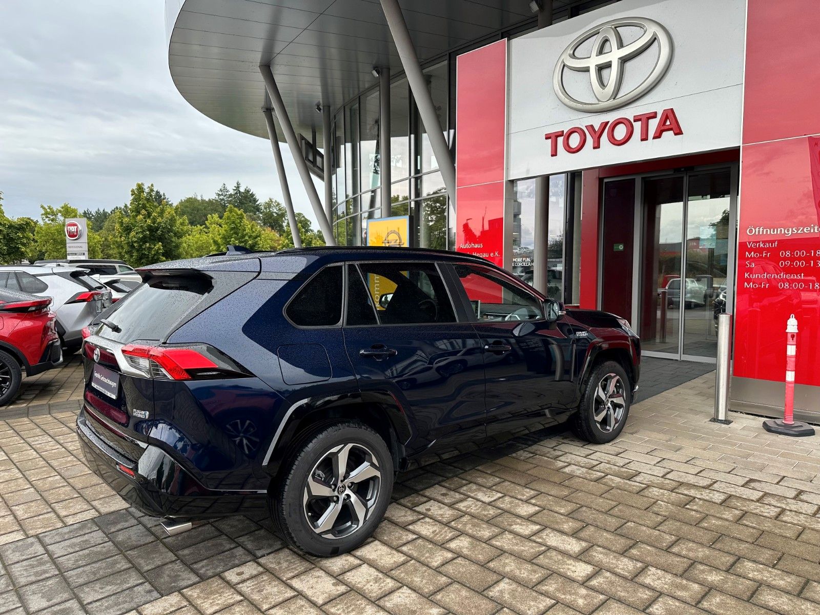 Toyota RAV 4 Plug-in Hybrid 4x4 - Samsaru's Car Outlet