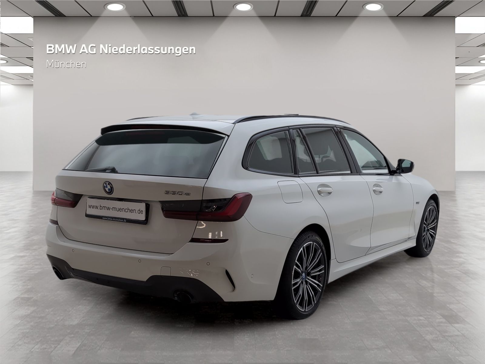 BMW 330e Touring M Sport - Samsaru's Car Outlet