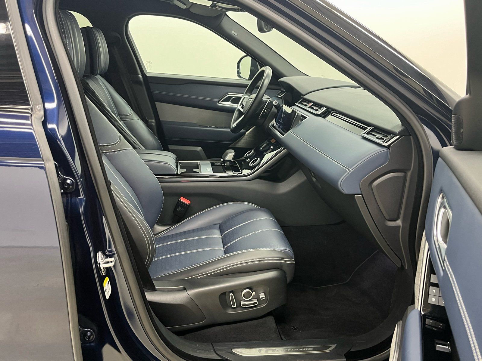 Range Rover Velar P400e R-Dynamic SE - Samsaru's Car Outlet