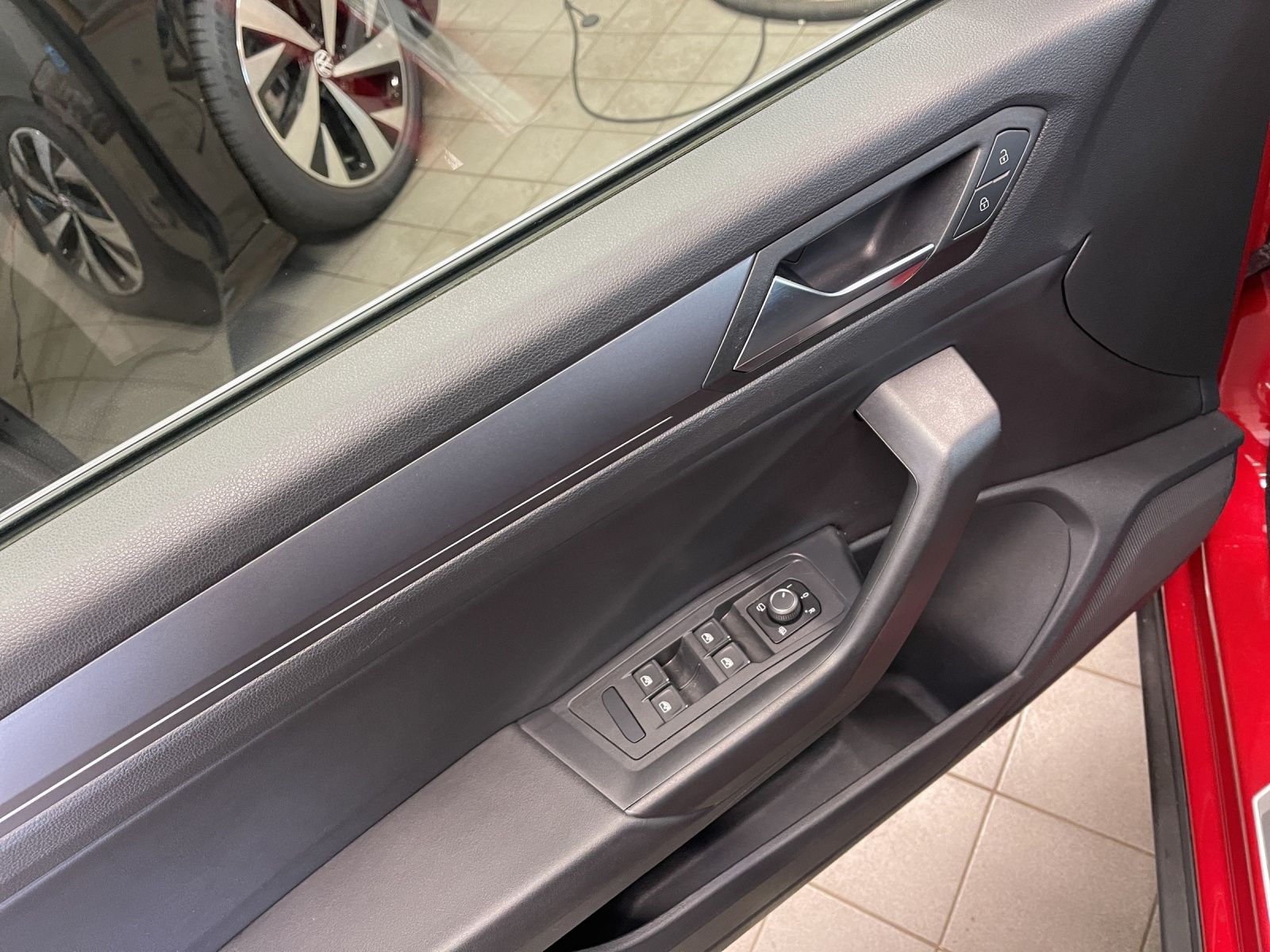 Volkswagen T-Roc R-Line - Samsaru's Car Outlet