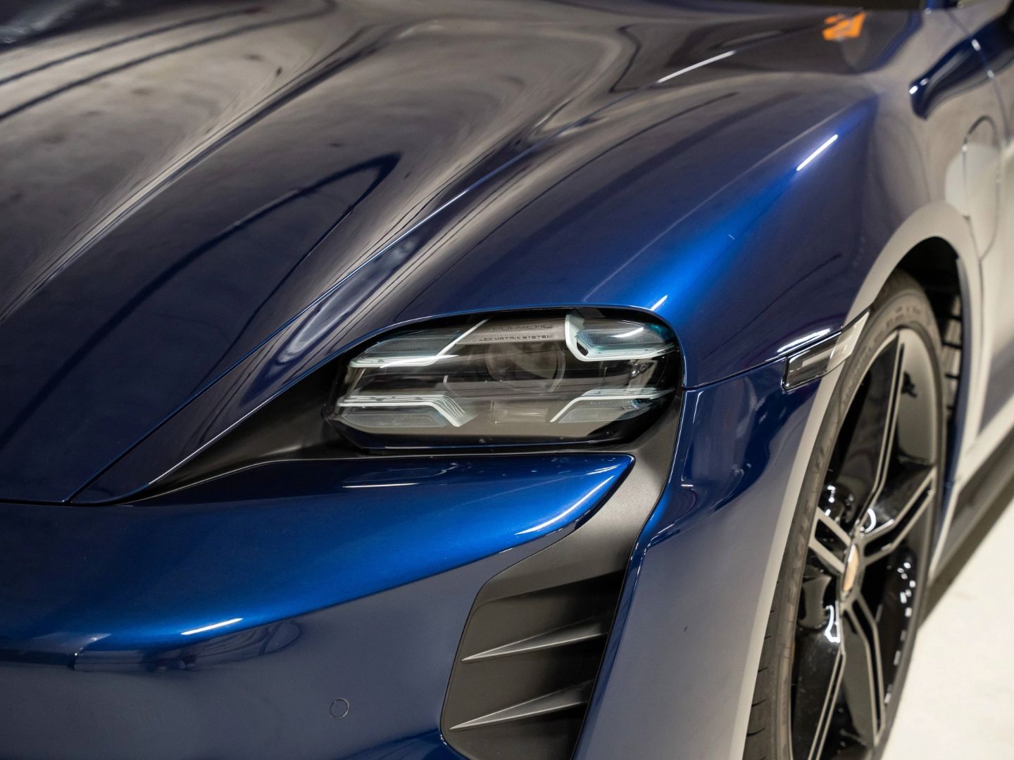 Porsche Taycan GTS InnoDrive Burmester Beifahrerdisplay