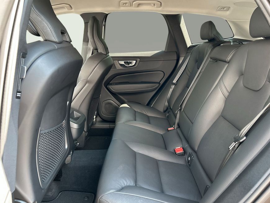 Volvo XC60 B5 B AWD Plus Dark - Samsaru's Car Outlet