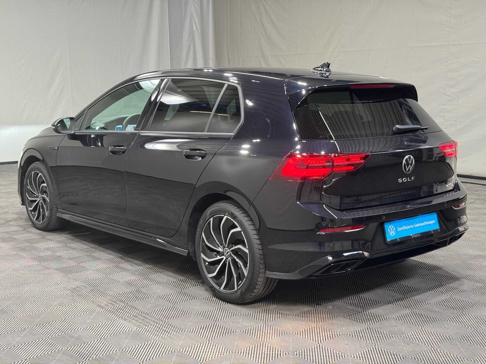 Volkswagen Golf R-Line 1.5 eTSI DSG - Samsaru's Car Outlet