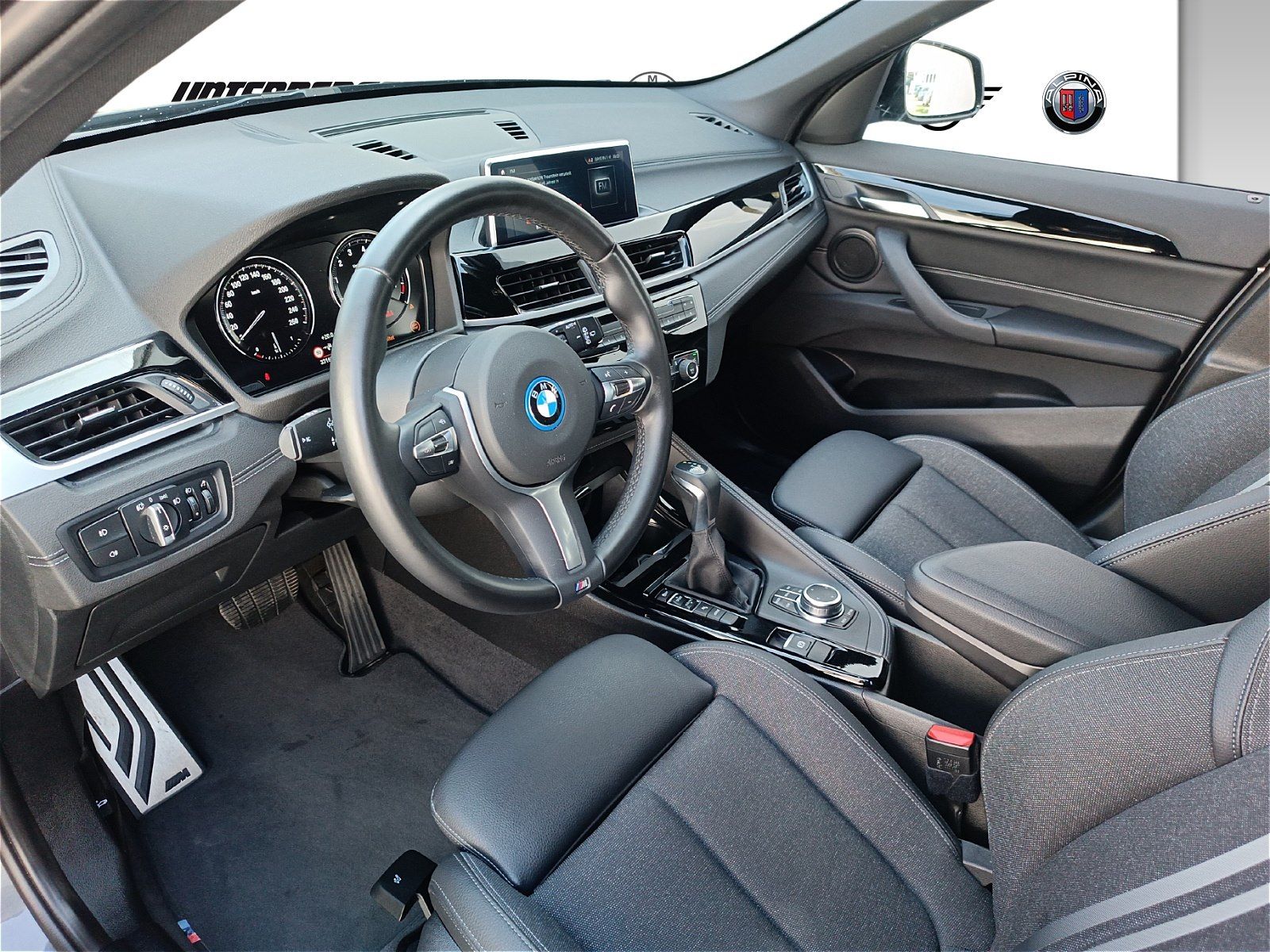 BMW X1 xDrive25e M Sportpaket - Samsaru's Car Outlet