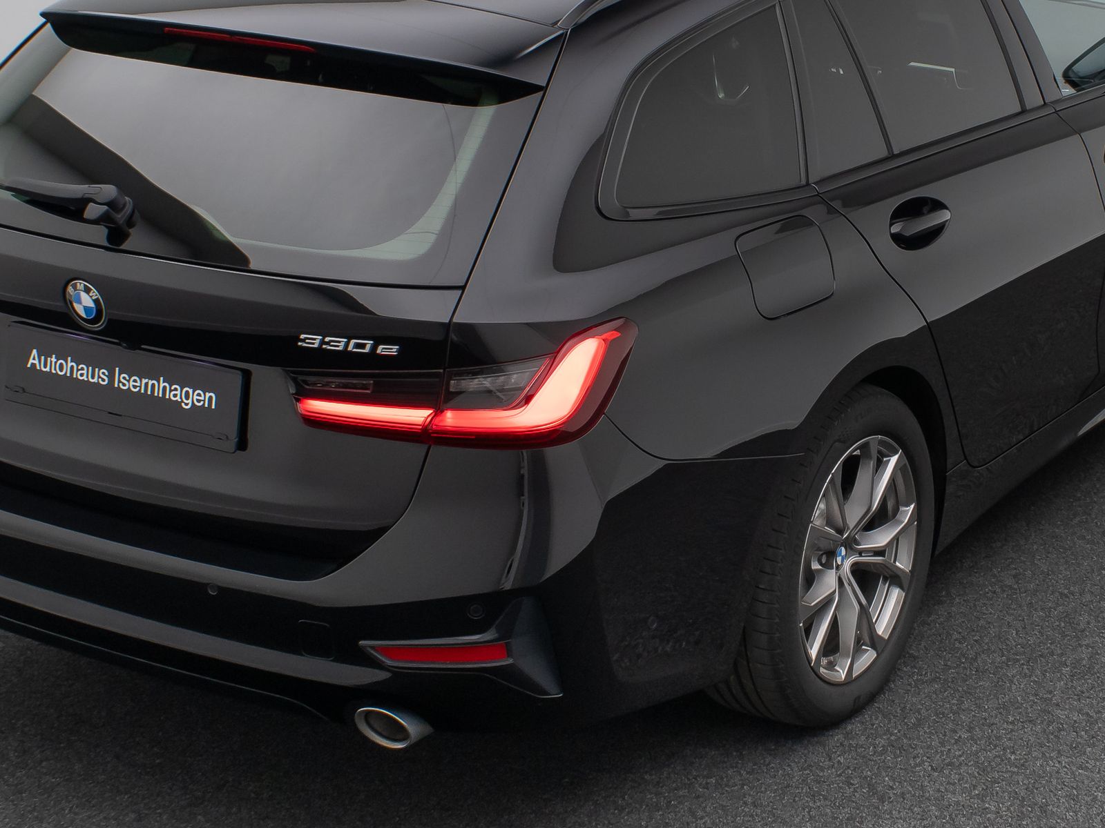 BMW 330e Sport Line - Samsaru's Car Outlet