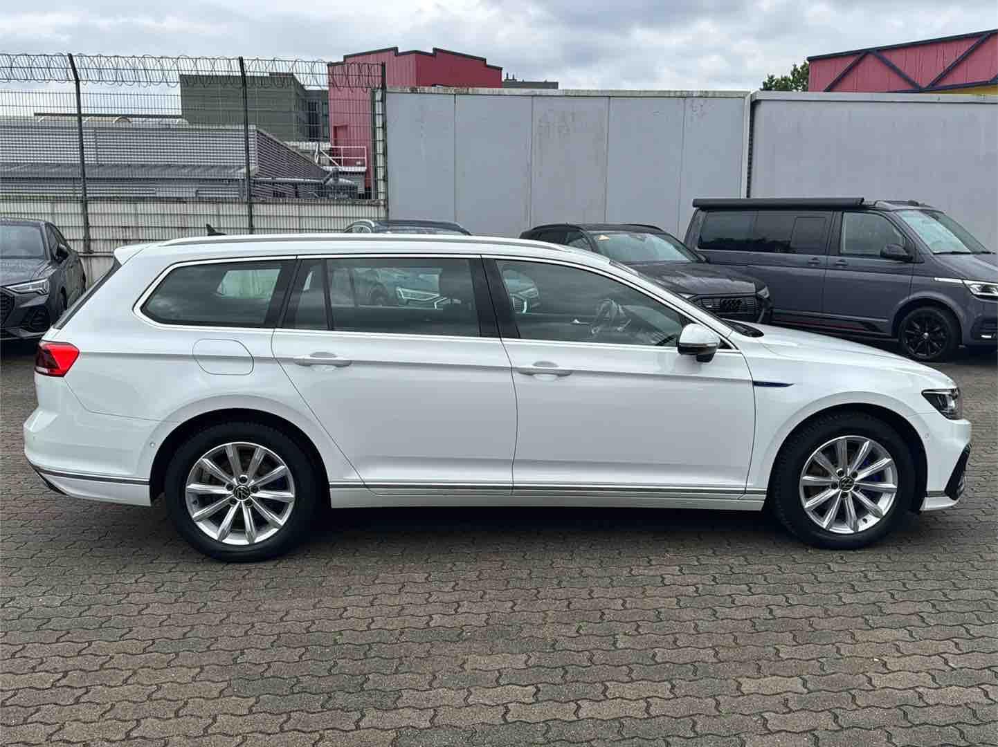 Volkswagen Passat Variant GTE - Samsaru's Car Outlet