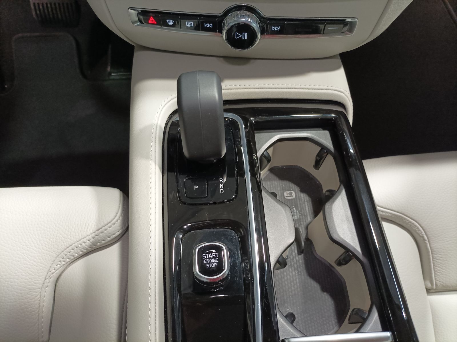 Volvo V 60 T6 PHEV Plus Dark  AWD|LED|Navi|AHK