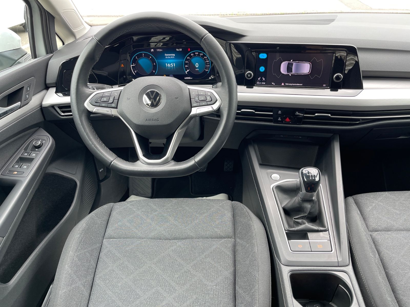 Volkswagen Golf VIII 2.0 TDI Life - Samsaru's Car Outlet