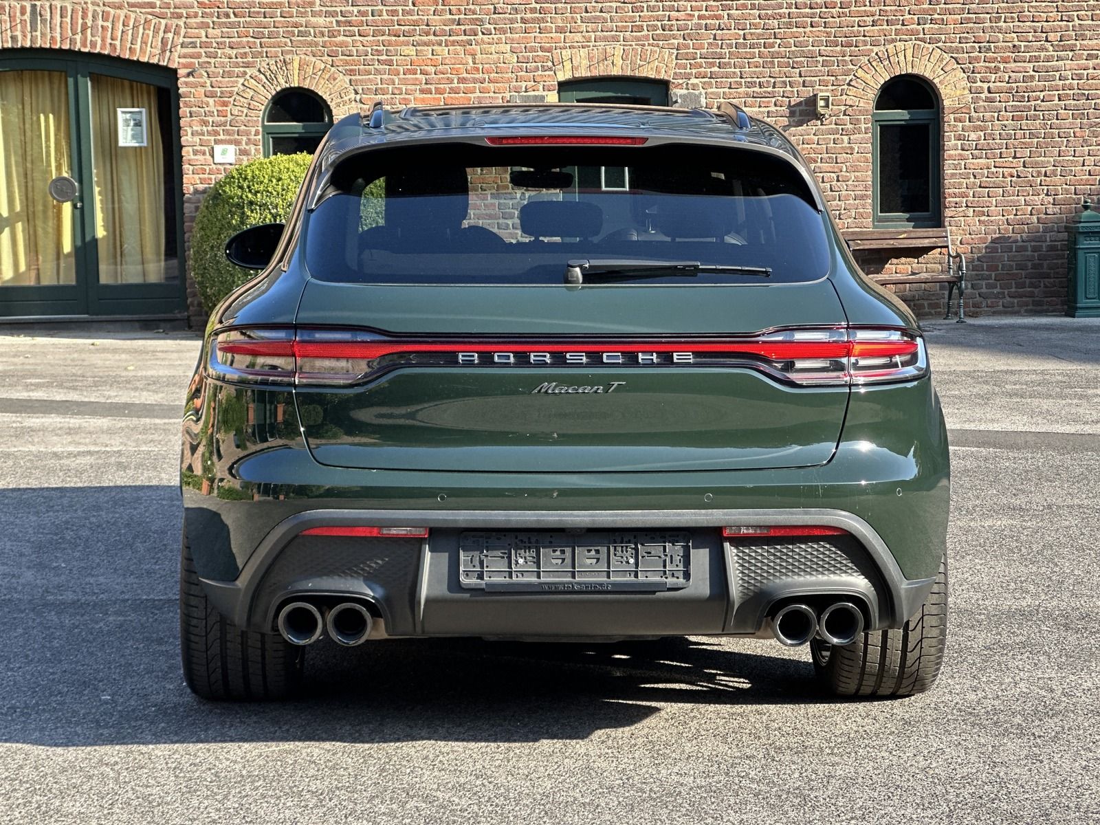 Porsche Macan T - Samsaru's Car Outlet
