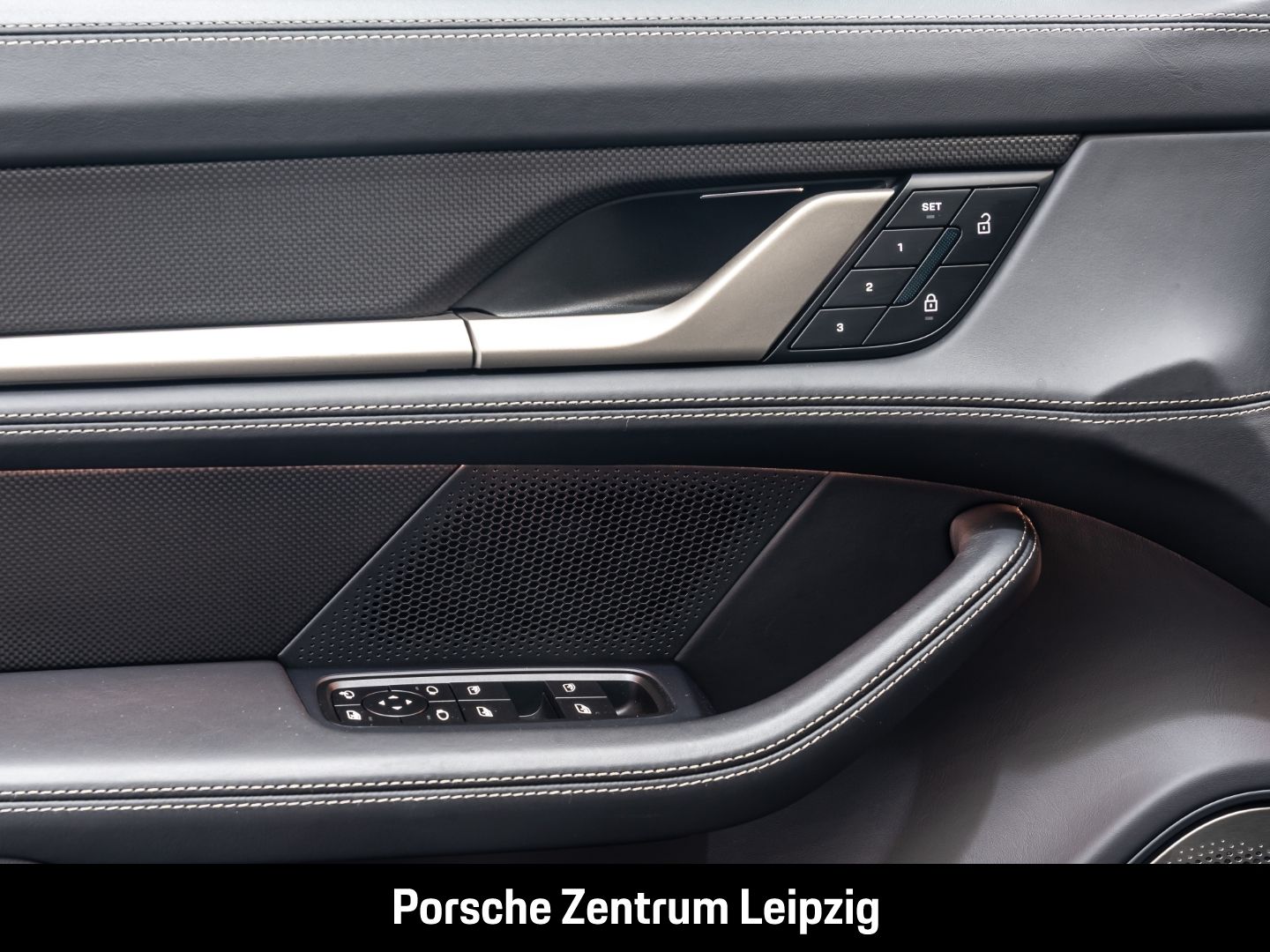Porsche Taycan Turbo S Cross Turismo ActiveRide Burmeste