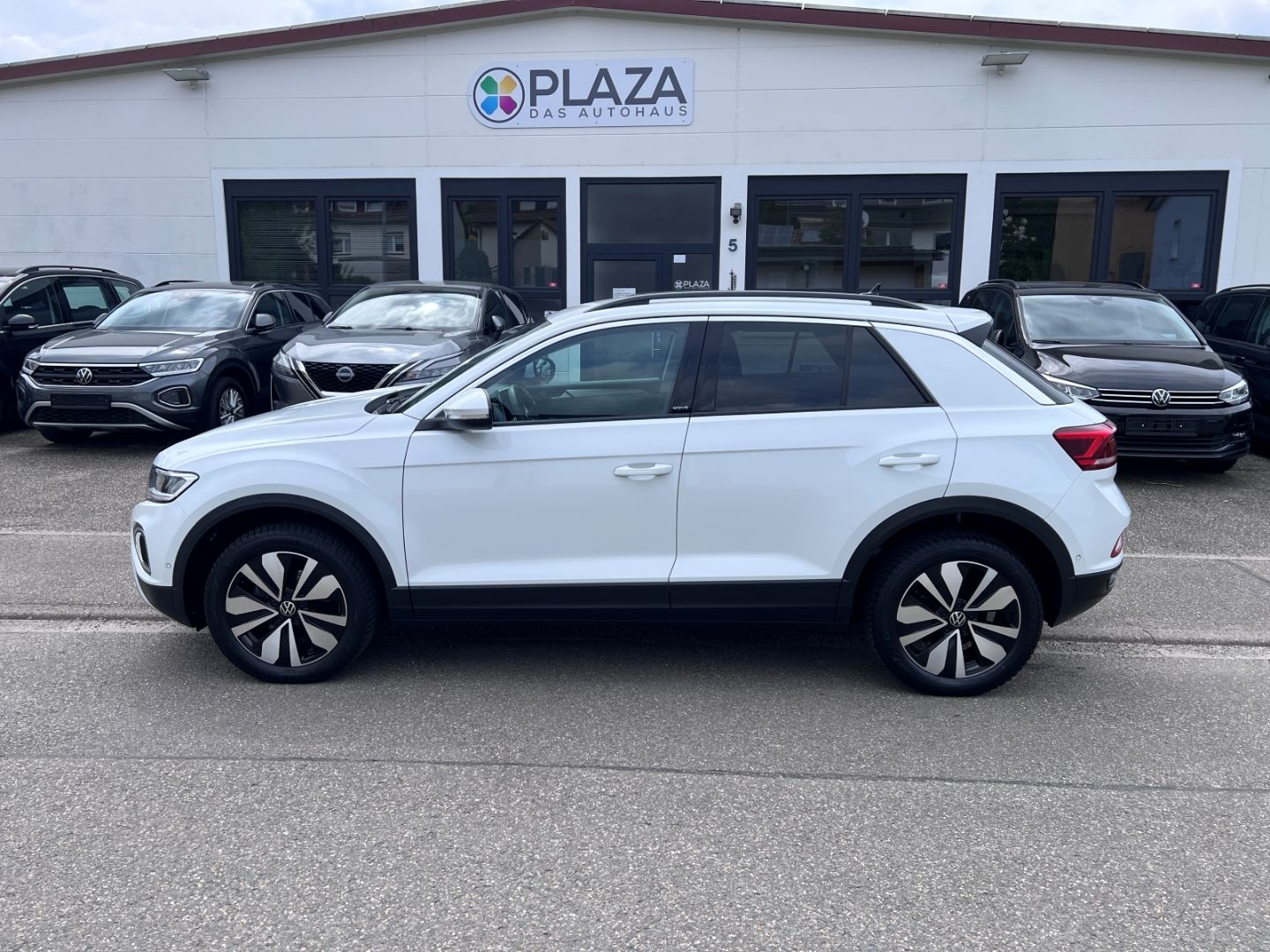 Volkswagen T-Roc 1.0TSI Move - Samsaru's Car Outlet