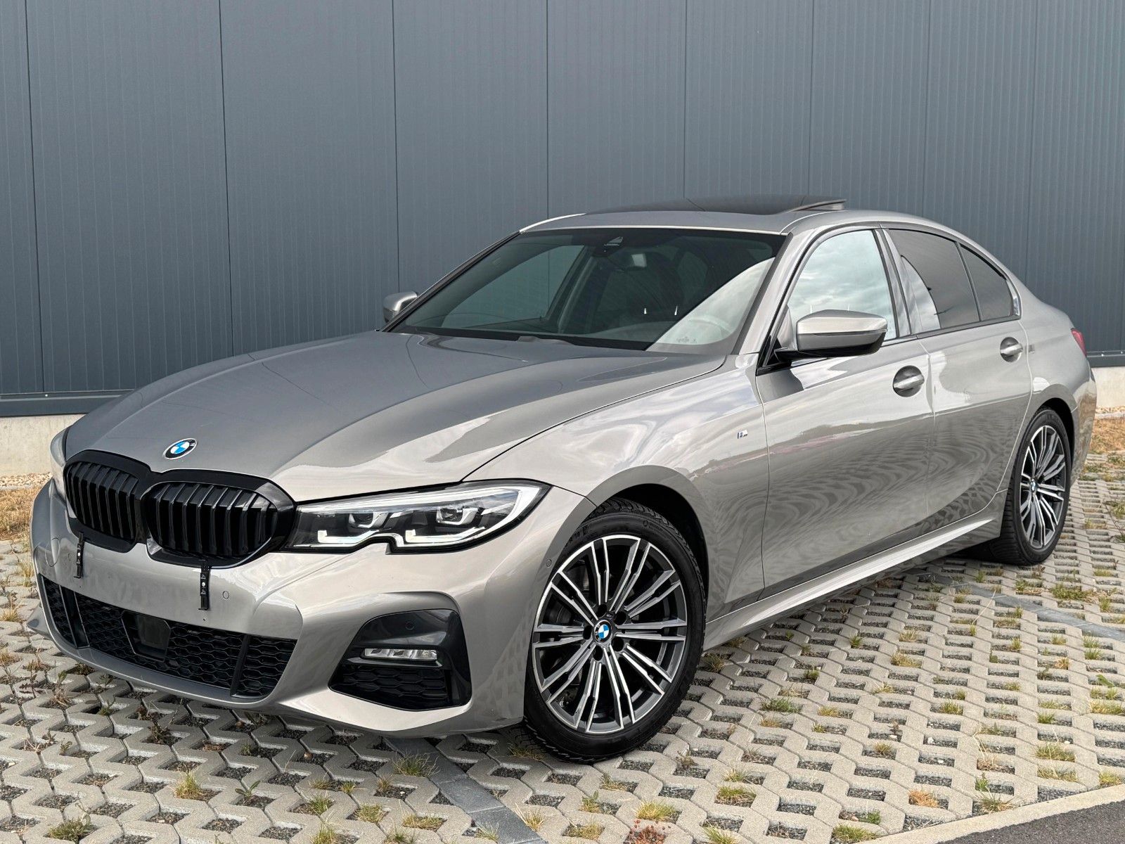 BMW Lim M Sport - Samsaru's Car Outlet