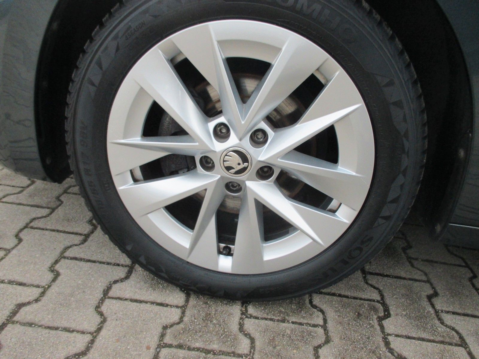 Skoda Octavia Combi 1.5 TSI STYLE - Samsaru's Car Outlet