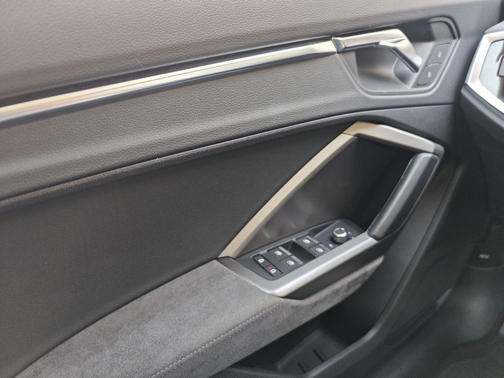 Audi Q3 35 2.0 TDI quattro S-tronic - Samsaru's Car Outlet