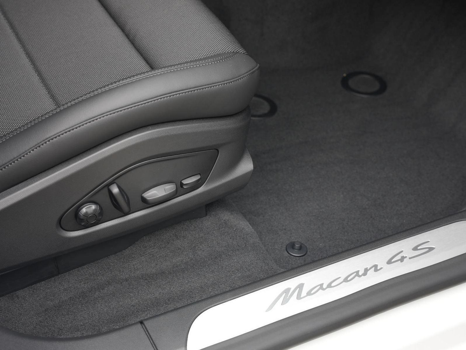 Porsche Macan 4S - Samsaru's Car Outlet
