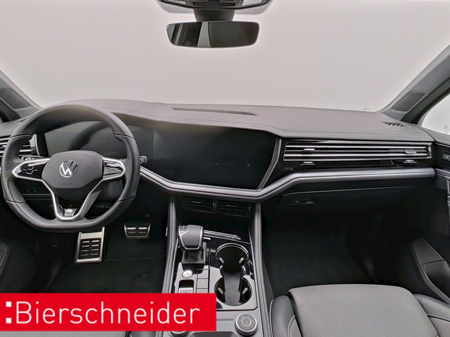 Volkswagen Touareg 3.0 TDI R-line BLACK-STYLE - Samsaru's Car Outlet