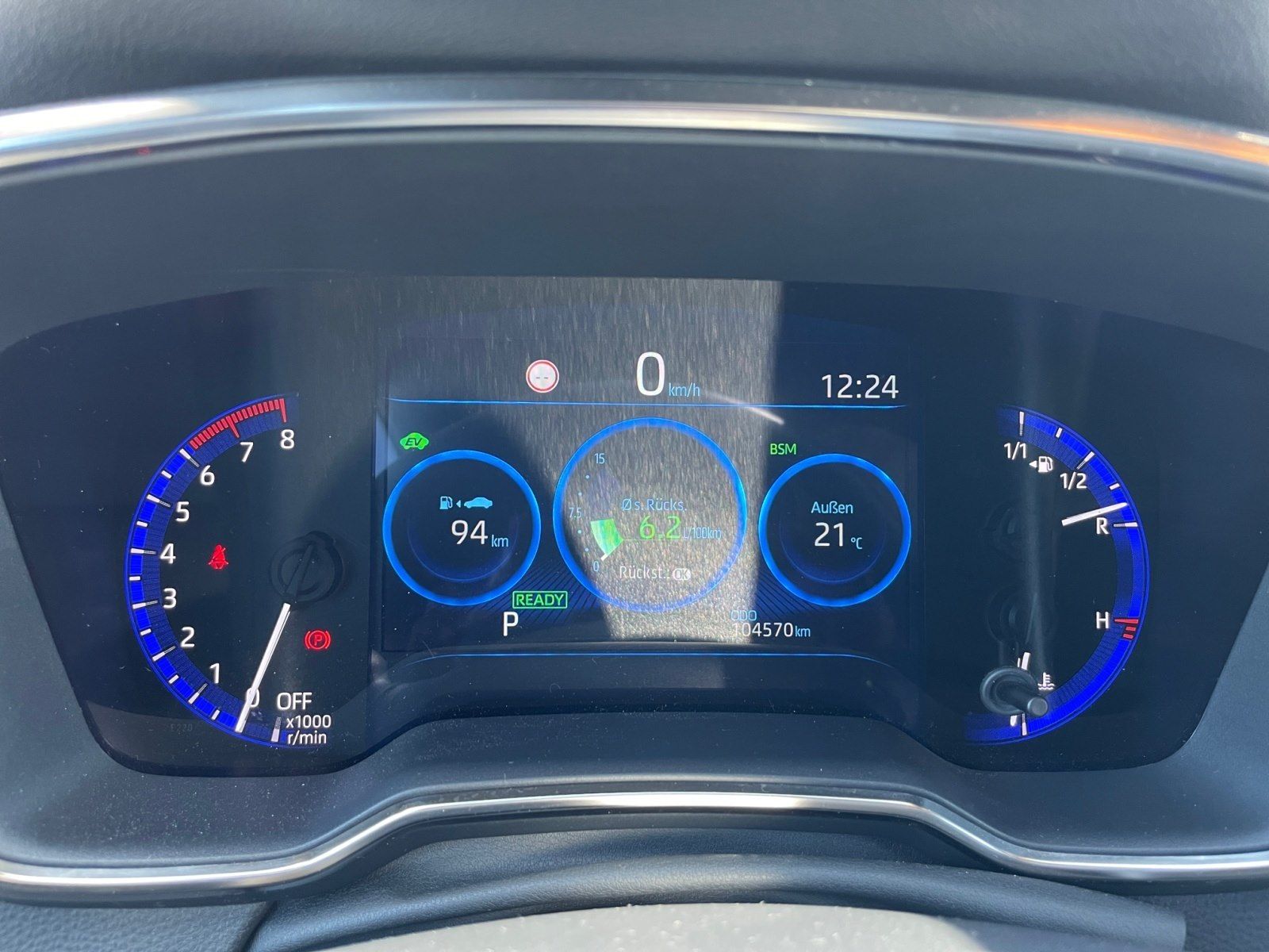 Toyota Corolla Touring Sports 2.0 Hybrid Lounge - Samsaru's Car Outlet