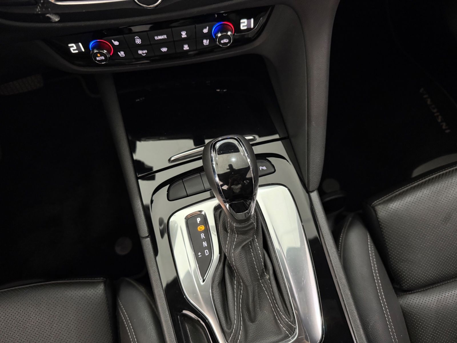 Opel Insignia 2.0 B Sports Tourer Elegance - Samsaru's Car Outlet