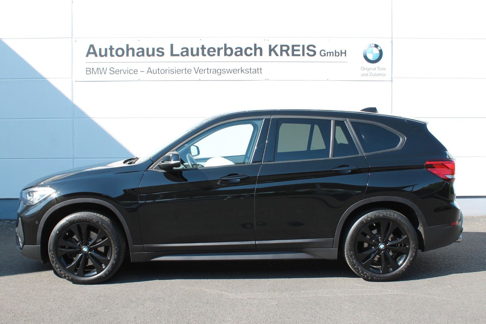 BMW X1 20i xDrive Advantage - Samsaru's Car Outlet