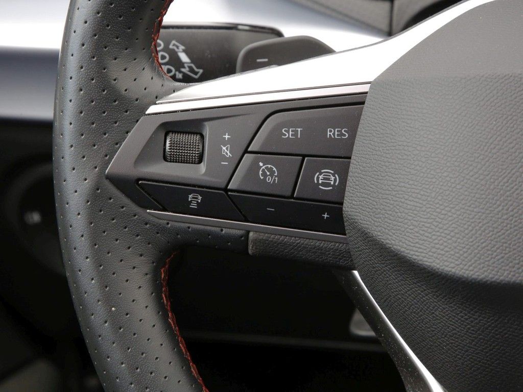 Seat Arona 1.0 TSI DSG FR 17" AHK ACC Kamera LED SH