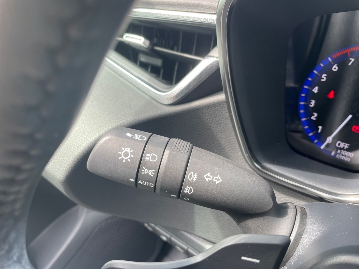 Toyota Corolla 2.0 Hybrid TS Lounge - Samsaru's Car Outlet