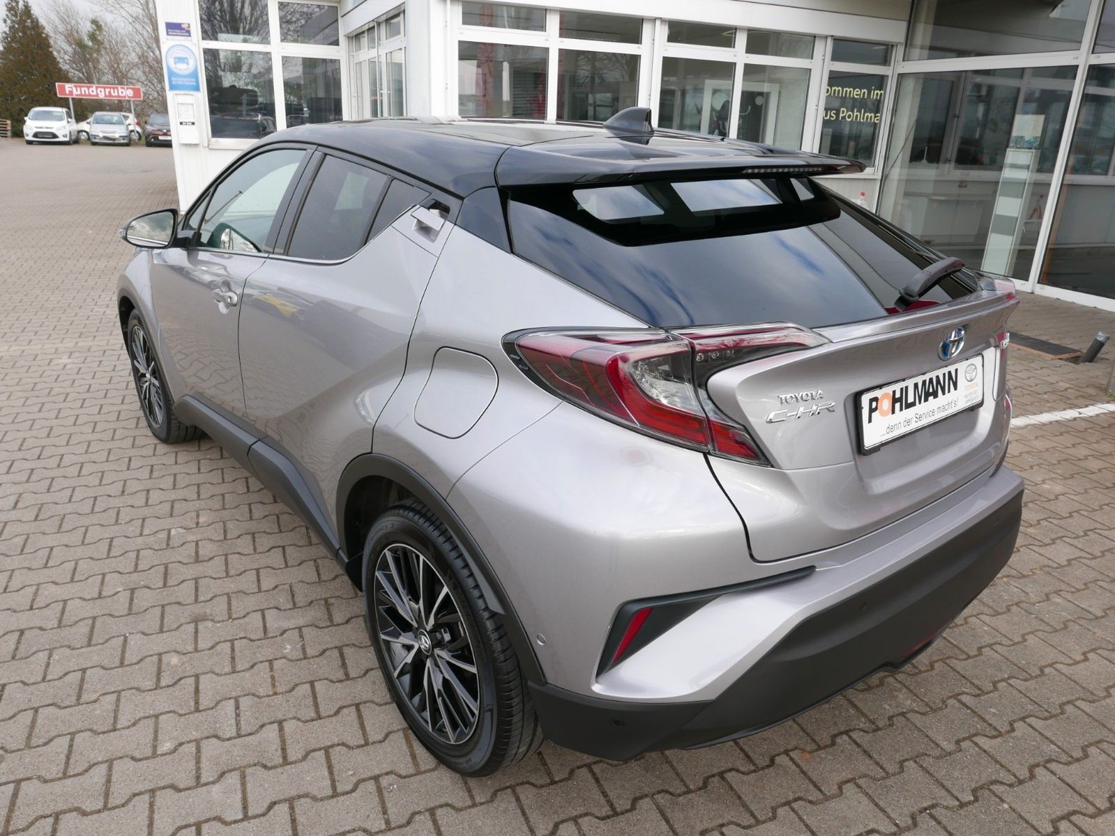 Toyota C-HR Hybrid Style Selection - Samsaru's Car Outlet