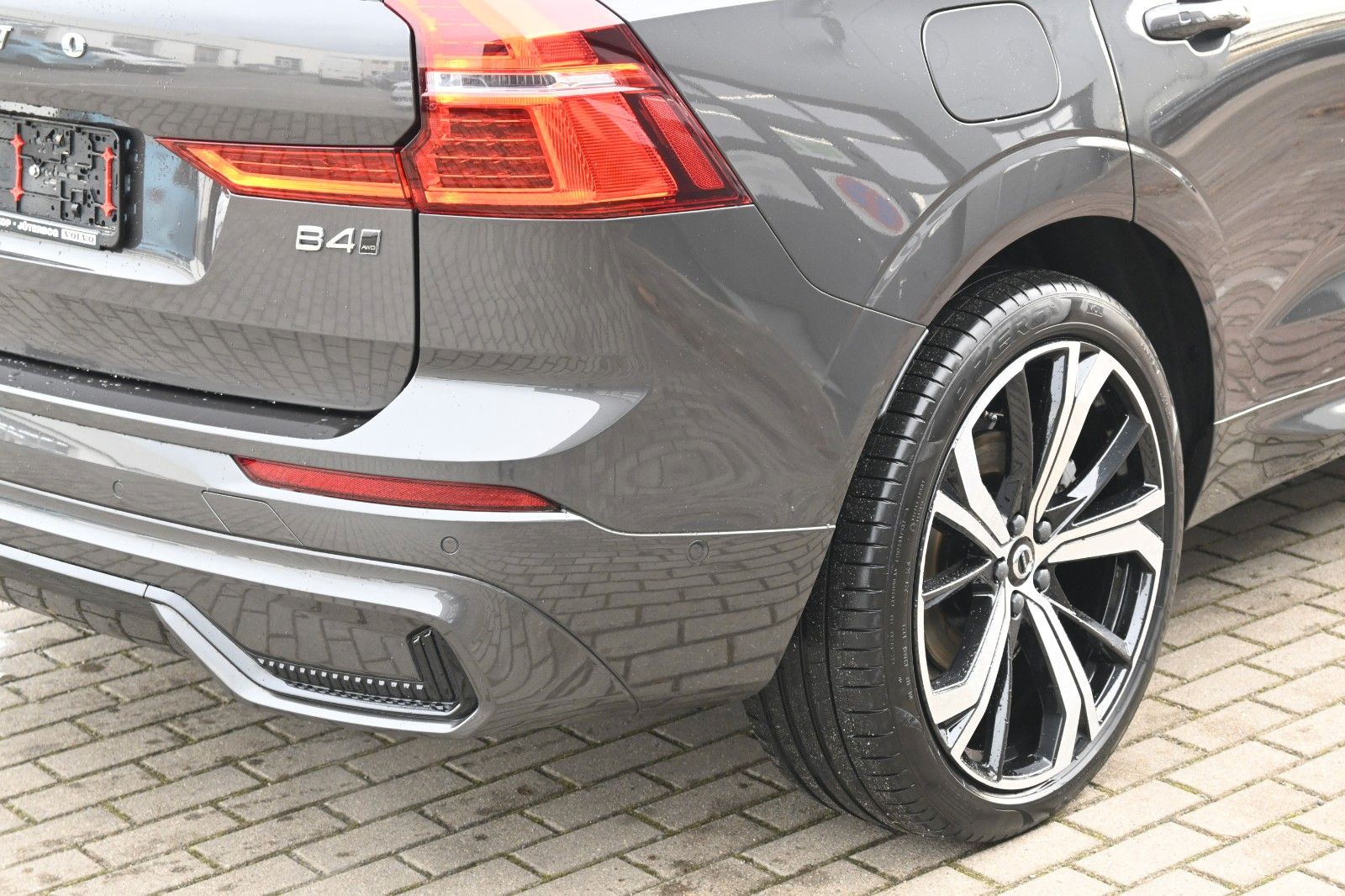 Volvo XC60 B4 AWD Ultimate Dark*LED*PANO*STHZ*