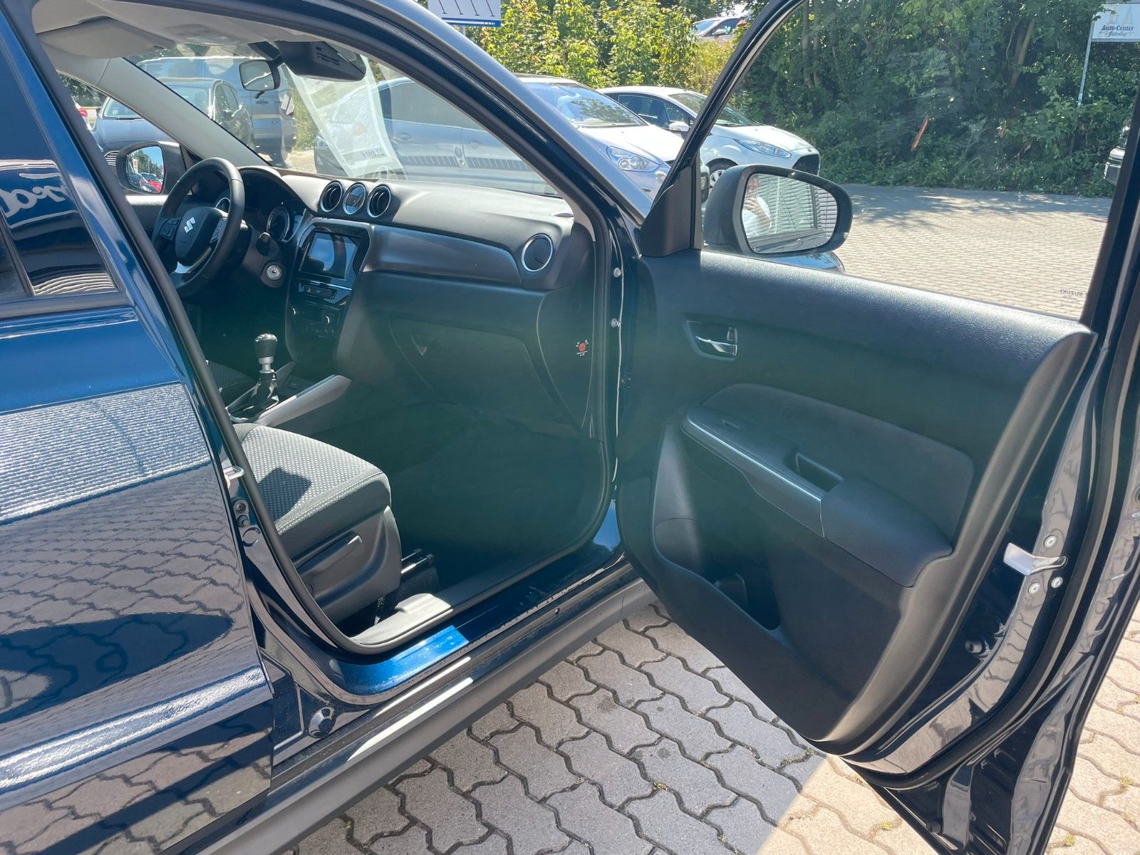 Suzuki Vitara Hybrid Shinkai 4x2 - Samsaru's Car Outlet