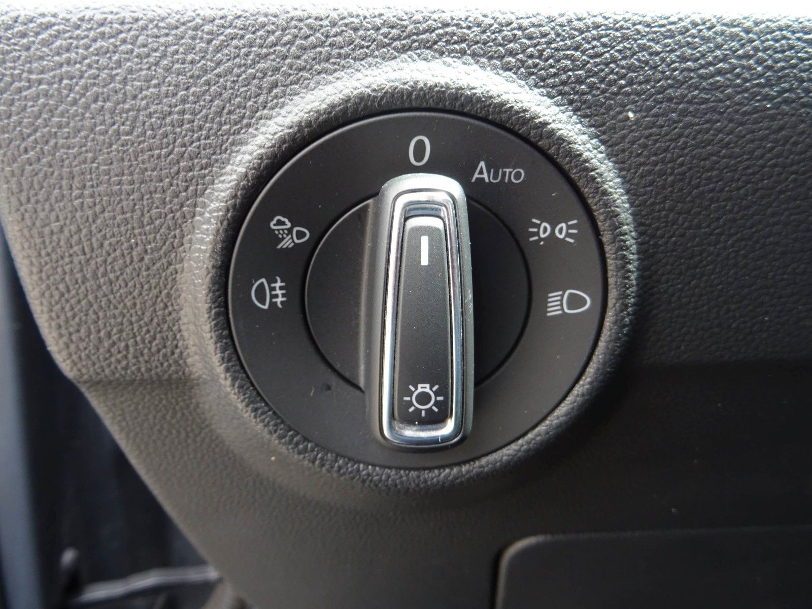 Volkswagen T-Roc R-Line - Samsaru's Car Outlet