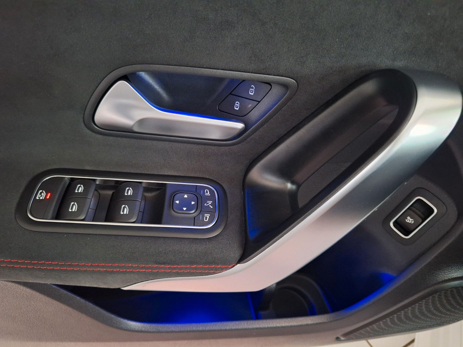 Mercedes-Benz A 180 Limousine AMG Line - Samsaru's Car Outlet