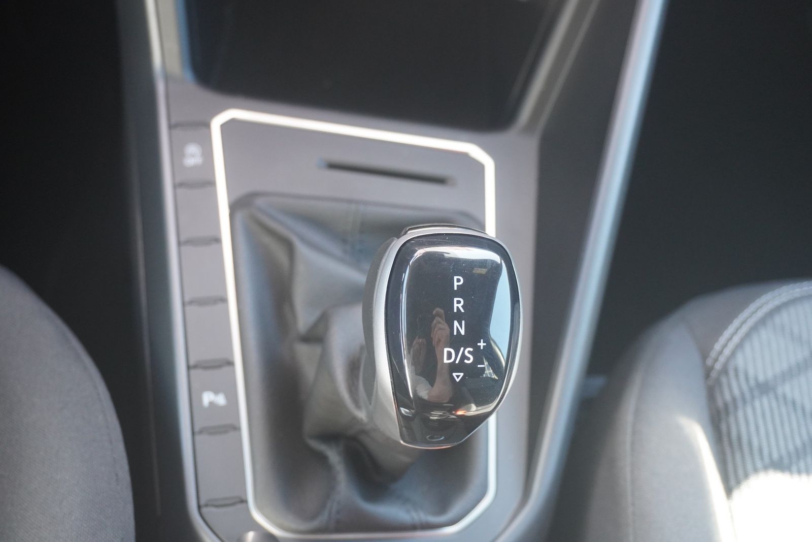 Volkswagen Taigo 1.0 TSI DSG R-Line - Samsaru's Car Outlet
