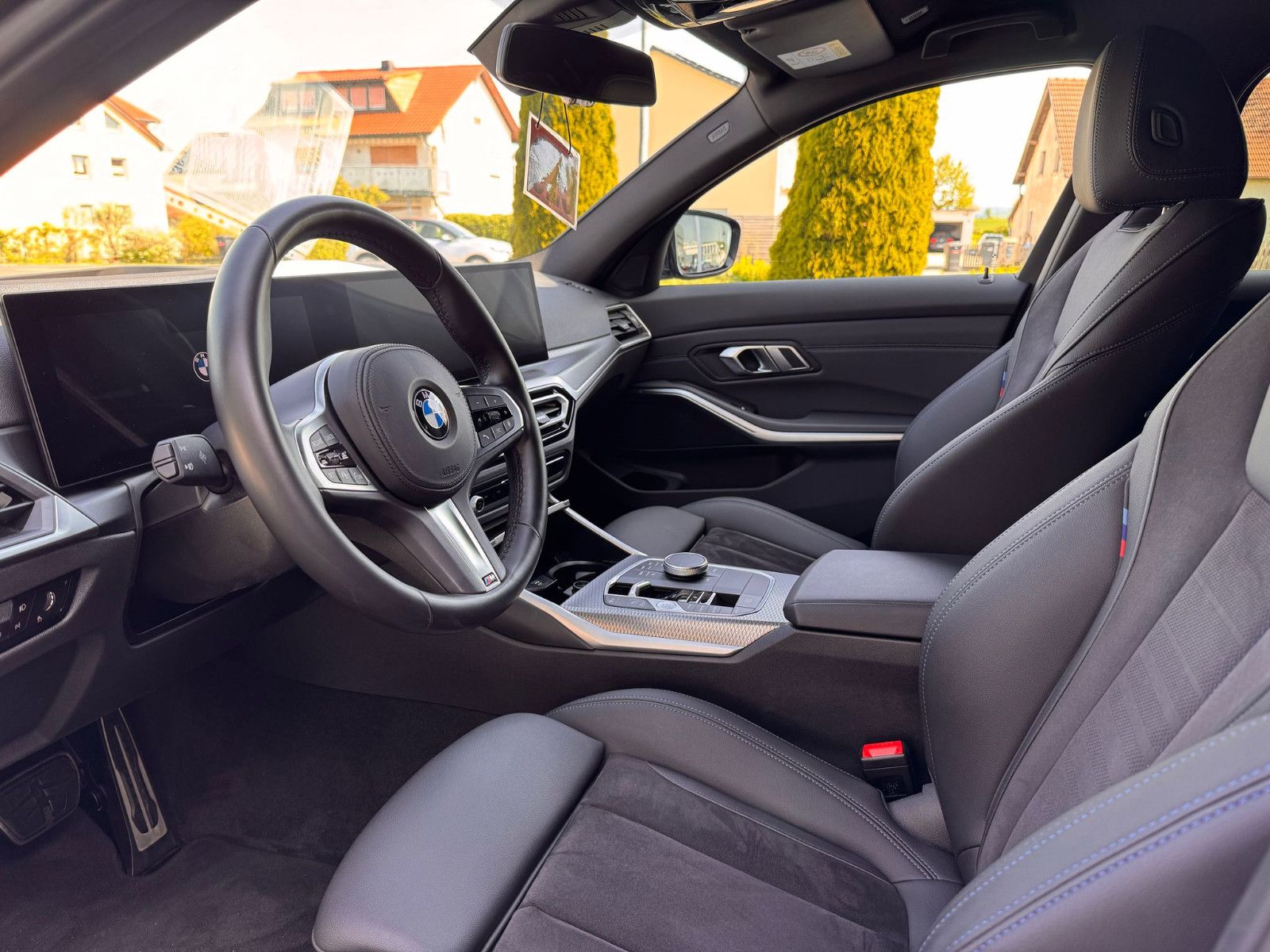 BMW 320 i Touring M-Sport - Samsaru's Car Outlet
