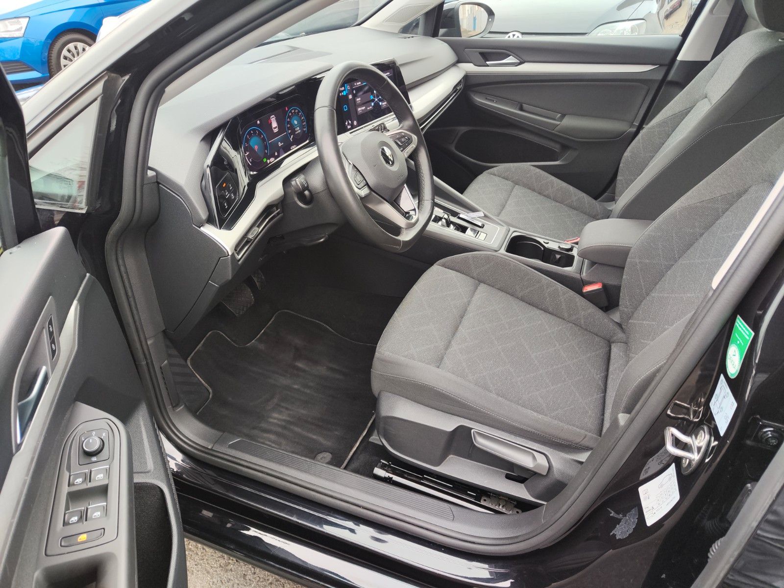 Volkswagen Golf VIII Variant Life eTSI DSG - Samsaru's Car Outlet