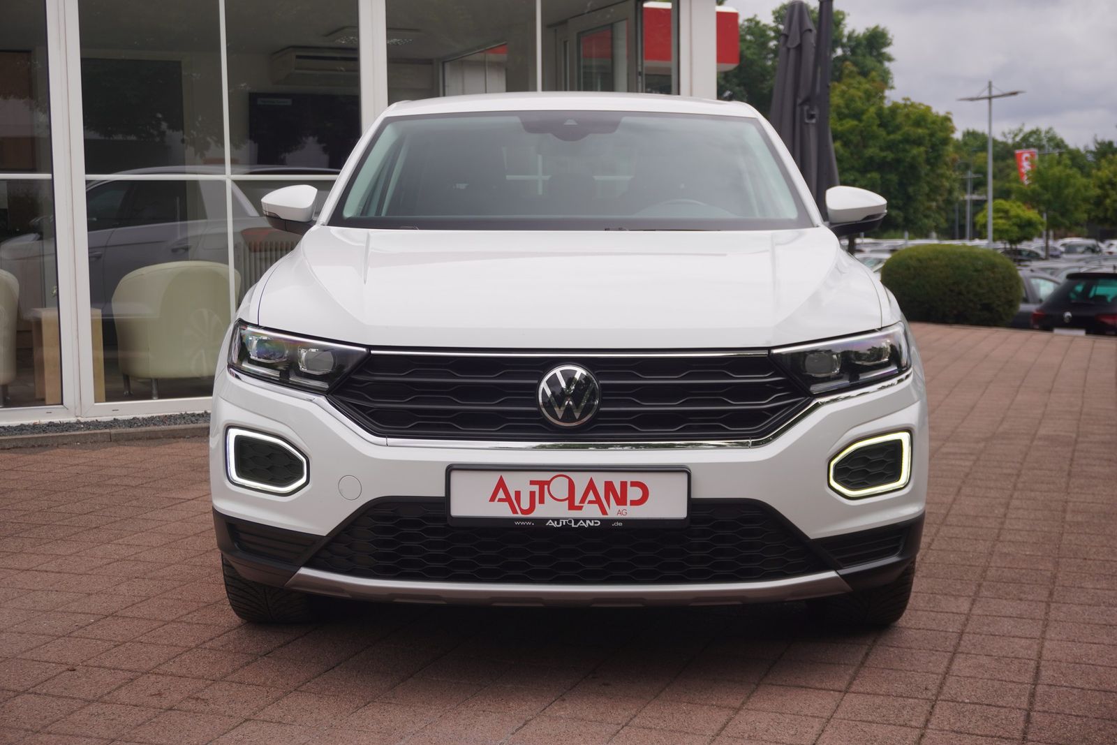 Volkswagen T-Roc 1.5 TSI Active - Samsaru's Car Outlet