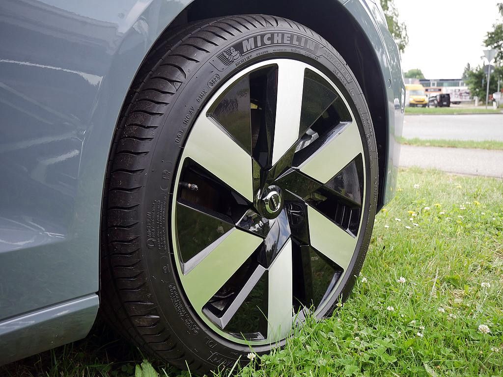 Volvo S60 T8 Twin Engine AWD Ultimate Dark Plug-InE6