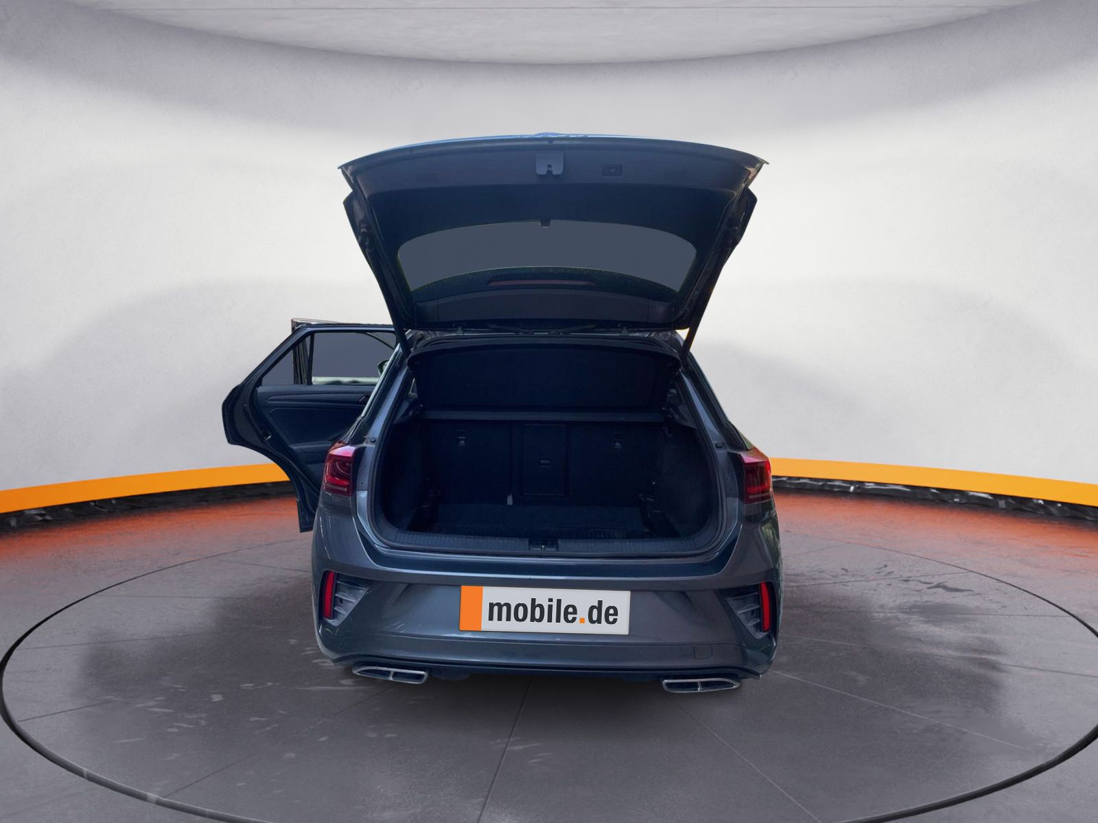 Volkswagen T-Roc 1.5 TSI R-Line - Samsaru's Car Outlet
